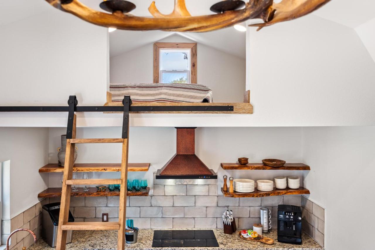 Romantic Tiny Luxury Retreat W Heated Pool, Sauna N Outdoor Shower In Wimberley 10 Acres ภายนอก รูปภาพ