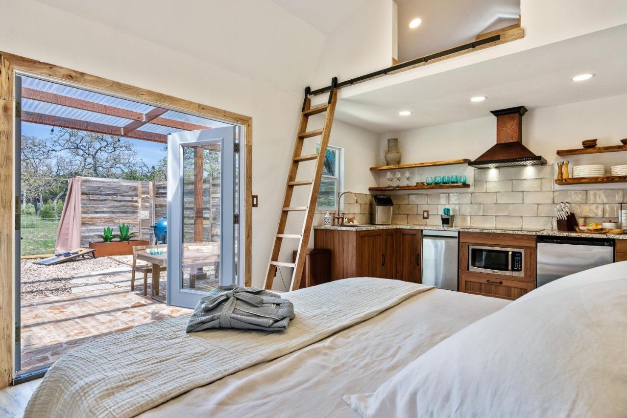 Romantic Tiny Luxury Retreat W Heated Pool, Sauna N Outdoor Shower In Wimberley 10 Acres ภายนอก รูปภาพ